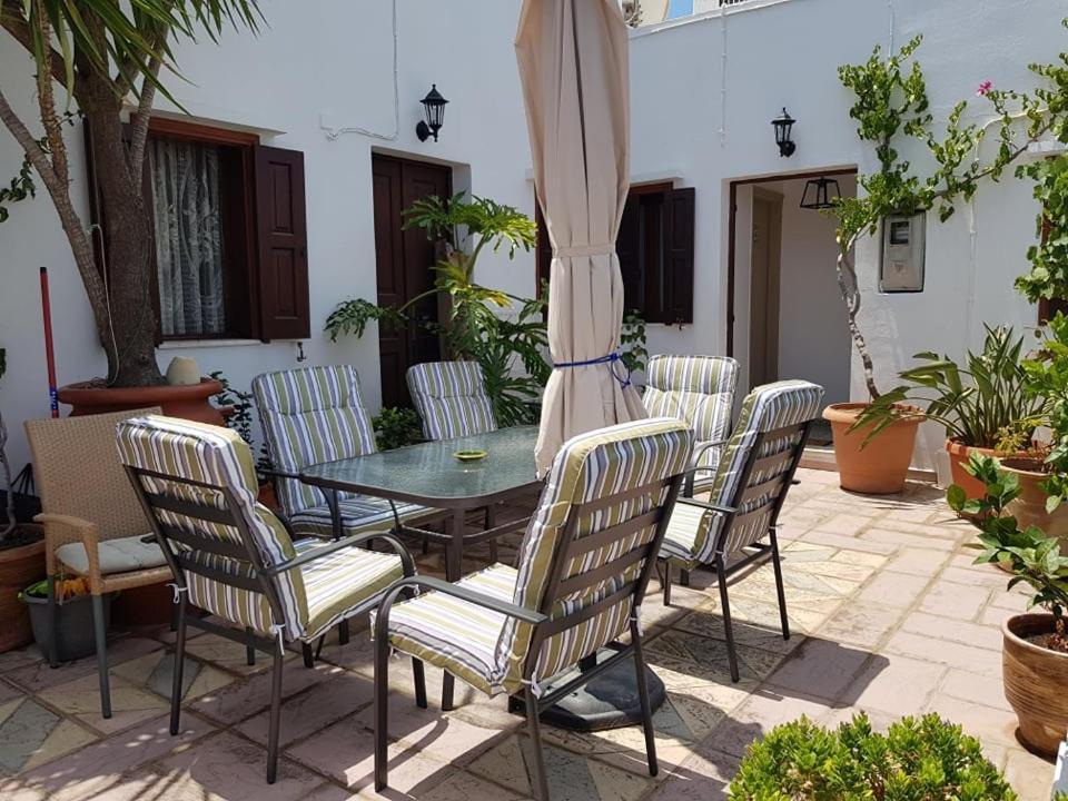 Soultana Studios Lindos  Luaran gambar
